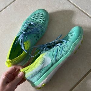 Nike Womens focus flyknit training shoes